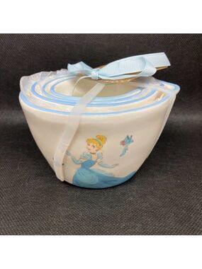 Brand new! Rae Dunn Cinderella measuring cups